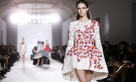 Augustė Abeliūnaitė demonstravo &bdquo;Giambattista Valli&ldquo; auk&scaron;tosios mados kolekciją