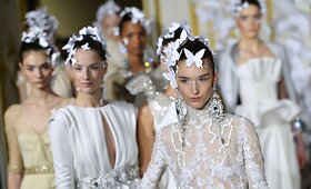 &bdquo;Alexis Mabille&ldquo; auk&scaron;tosios mados kolekcijos simbolis &ndash; baltas drugelis