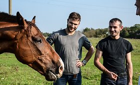 Už žirgų gerovę motociklus pasibalnojo Vaidas Baumila ir Aidas Bubinas