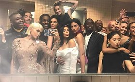 &bdquo;Met Gala&ldquo; taisyklių laužytojai: rūkaliai ir asmenukių mėgėjai