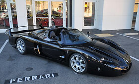 Vienintelis pasaulyje juodas &bdquo;Maserati MC12&ldquo;