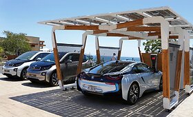 BMW elektromobilių įkrovimo stotelės vizija
