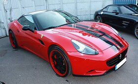 Ugniaus Kiguolio parduodama &bdquo;Ferrari California&ldquo;