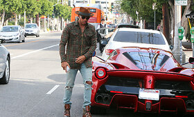 Lewisas Hamiltonas i&scaron;bandė &bdquo;Ferrari LaFerrari&ldquo;