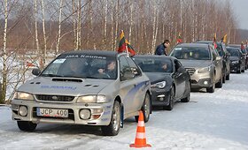 Pasivažinėjimas &bdquo;Subaru&ldquo; automobiliais vasario 16-ąją