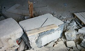 Darbininkų i&scaron;griautos sienos bendrabutyje