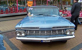 Palangos &scaron;ventėje dalyvių dėmesį traukė amerikieti&scaron;ki automobiliai