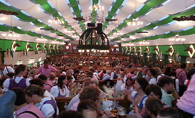 &bdquo;Oktoberfest&ldquo; linksmybės lietuvio akimis