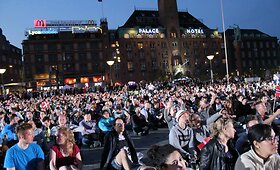 2013-ųjų &bdquo;Eurovizijos&ldquo; finalo stebėjimas Kopenhagos rotu&scaron;ės aik&scaron;tėje