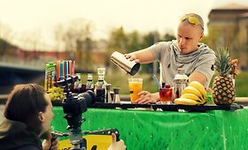 Festivalio &bdquo;Varom&ldquo; organizatoriai surengė rekordinio kokteilio plakimo repeticiją