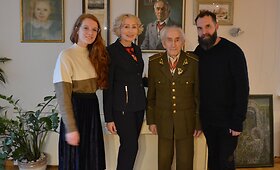 Angelė Jakavonytė su tėvu Juozu Jakavoniu&ndash;Tigru