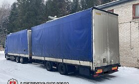 Vilkikas su vogtomis prabangių automobilių dalimis