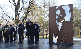 Palangoje atidengtas paminklas prezidentui Antanui Smetonai