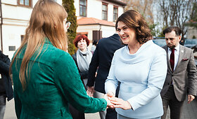 Prezidentas Gitanas Nausėda su pirmąja ponia Diana Nausėdiene aplankė palaimintojo kunigo Mykolo Sopočkos hospisą Vilniuje
