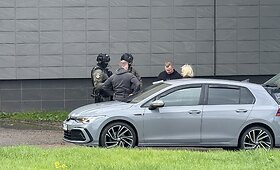 &bdquo;Aro&ldquo; pareigūnai prie Kauno geležinkelių stoties atlieka kratą automobilyje