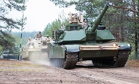 JAV tankistai dalyvauja manevruose &bdquo;Geležinis kardas 2015&ldquo;