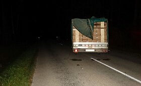 Varėnos policija sulaikė kontrabandinių cigarečių prikim&scaron;tą mikroautobusą su priekaba
