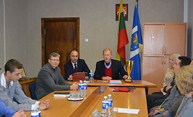 Varėnos rajono savivaldybėje pagerbti jaunieji rankininkai