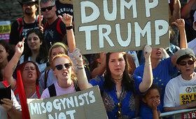 D.Trumpą Londone pasitiko protestuotojai