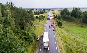 Kelyje Vilnius&ndash;Pabradė ant kelio nuvirto krovininis automobilis