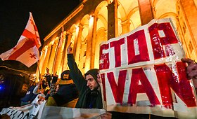 Sakartvele į gatves i&scaron;ėjo tūkstančiai opozicijos &scaron;alininkų
