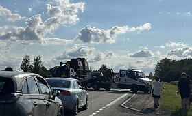 Radvili&scaron;kio rajone susidūrė lengvasis automobilis su Lietuvos kariuomenės sunkvežimiu