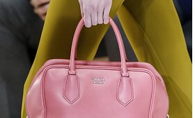 &bdquo;Prada&ldquo; pristatė spalvingą rudens&ndash;žiemos kolekciją
