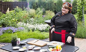 Gamina Galina Bov&scaron;evič: kepame vi&scaron;tienos krūtinėlę gamtoje