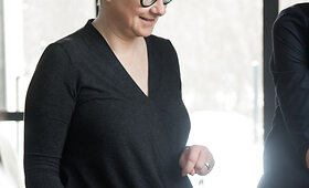 Dizainerė Julija Janus garsias maisto tinklara&scaron;tininkes sukvietė prie&scaron;piečių