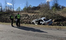 &Scaron;venčionių rajone apsivertė lengvasis automobilis: du žmonės žuvo, dar du sužeisti