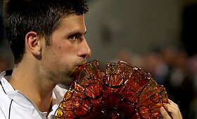 Novakas Džokovičius triu&scaron;kinamai laimėjo Abu Dabio turnyrą 