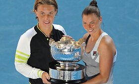 Rusių duetas triumfavo &bdquo;Australian Open&ldquo; dvejetų turnyre