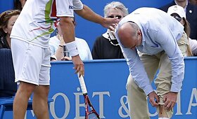 Pykčio nesuvaldęs ir iki kraujo teisėją sužeidęs Davidas Nalbandianas diskvalifikuotas &bdquo;Queen&lsquo;s&ldquo; finale