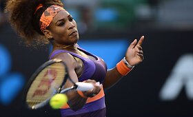 Viktorija Azarenka tvirtai žengė į ketvirtfinalį. Caroline Wozniacki baigė pasirodymą &bdquo;Australian Open&ldquo; turnyre