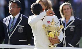 Nuostabiame Vimbldono finale Novakas Džokovičius nugalėjo Rogerį Federerį