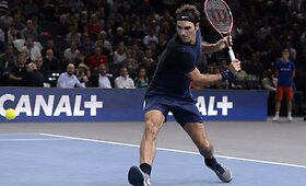 Johnas Isneris pa&scaron;alino Rogerį Federerį i&scaron; Paryžiaus &bdquo;Masters&ldquo;