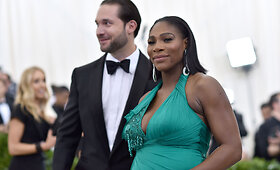 Besilaukianti Serena WIlliams apsilankė mados parodoje Niujorke