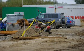 SGD terminalo statybų kuriozai: dujotiekiui tran&scaron;ėją Kur&scaron;ių mariose kasa ekskavatoriai