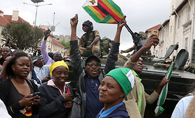 De&scaron;imtys tūkstančių demonstrantų Zimbabvėje reikalauja R.Mugabe atsistatydinimo