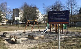 Lentos su įspėjimais vaikų žaidimų aik&scaron;telėse Vilniuje