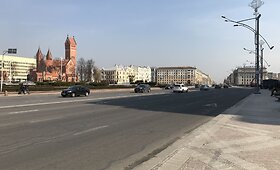 Minskas saulėtą &scaron;e&scaron;tadienį &ndash; koronaviruso grėsmė i&scaron;baidė baltarusius