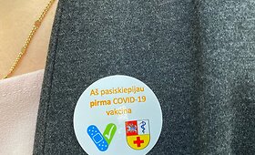 Kauno klinikose prasidėjo darbuotojų skiepijimas COVID-19 vakcina