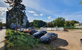 Vilniaus Ceikinių g., kur nupjautas brandus ąžuolas, vėl vyksta darbai