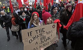 Var&scaron;uvos gatvėmis žygiavo eisena &bdquo;Už klimatą ir socialinį teisingumą&ldquo;