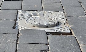 Stulpelių likučiai Gedimino pr. ties Vilniaus gatve