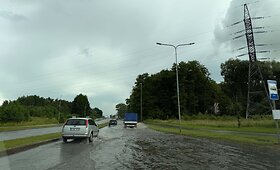 Plaukiančios po liūties Klaipėdos gatvės