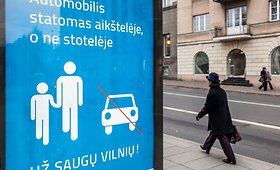 Plakatai stotelėse: automobiliams čia ne vieta