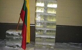 Ledinis paminklas Jonui Basanavičiui Leliūnuose