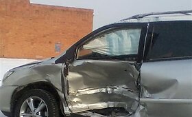 Kaune neprasilenkė visureigis &bdquo;Lexus RX400H&ldquo; ir &bdquo;VW Golf&ldquo;