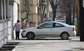 Ant &scaron;aligatvio Kaune paliktas automobilis